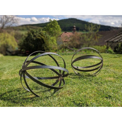 Pojer_Kovová koule a dřevená spirála